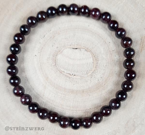 Kugelarmband aus Granat.