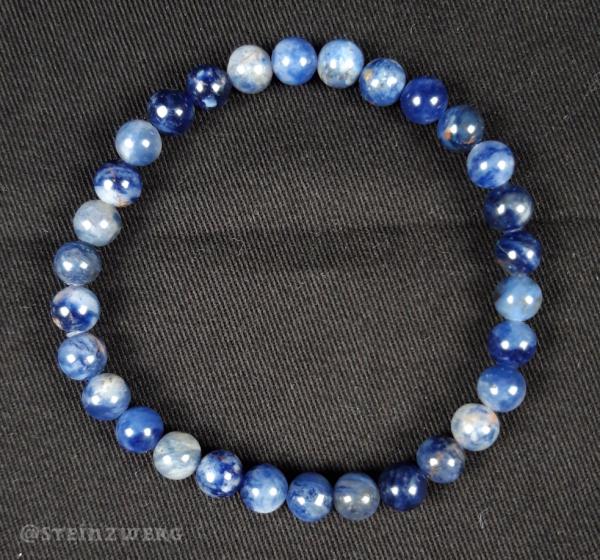 Kugelarmband aus Sodalith.