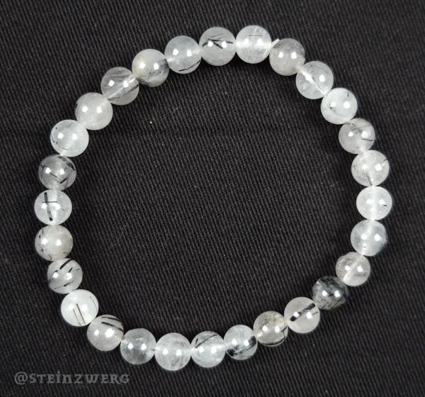 Kugelarmband aus Turmalin-Quarz.