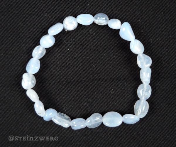 Armband aus getrommelten Chalcedon-Nuggets.